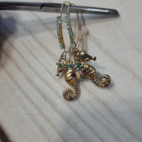 Elegant Seahorse Gold Tone Earrings with Multicolor Accents - Picture 1 of 4